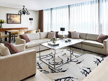 GOLD SUITE LIVING ROOM
